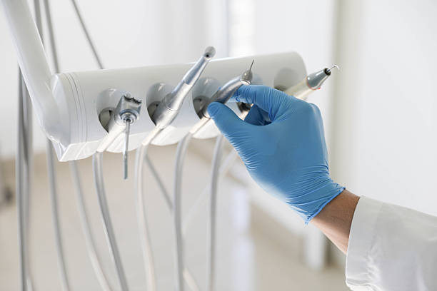 Professional Tooth Extraction technician working in Reese, MI